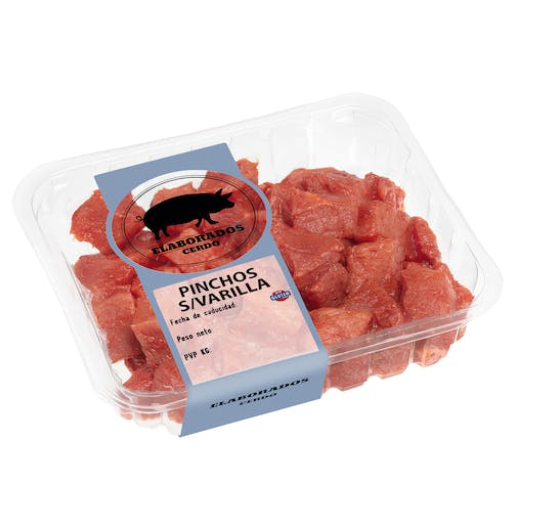 Ensalada de lechuga y tomate con pinchos de cerdo y naranja con canela tamaño PUÑO.